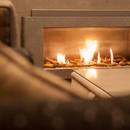 Salutation & 4* אמבלסייד