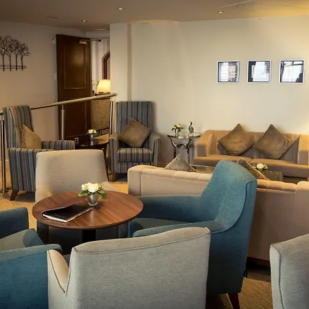 Salutation & מלון