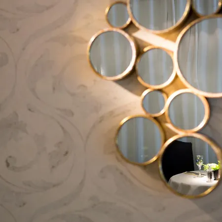 Salutation & מלון 4*