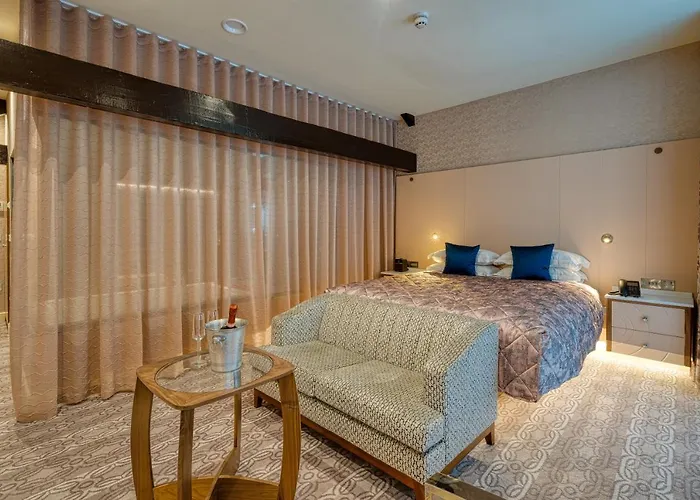 Hotel Salutation & 4*