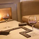 Salutation & Ξενοδοχείο 4*