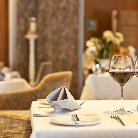 Salutation & 4* آمبيلسايد