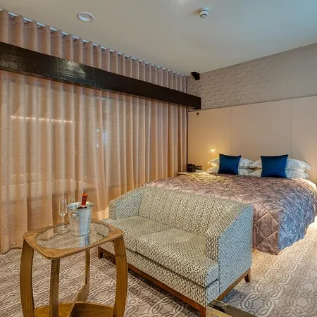 Hotel Salutation & 4*