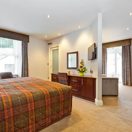 Salutation & Hotel 4*