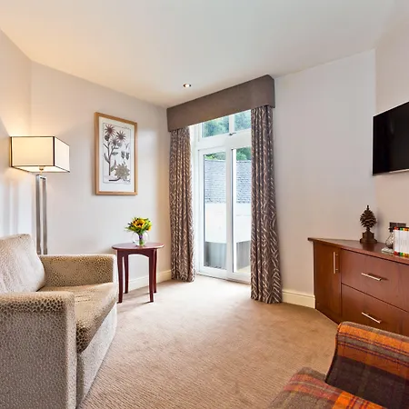 Salutation & Hotel 4*