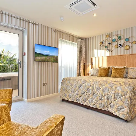 Salutation & Hotel 4*