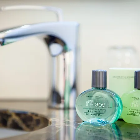 Salutation & Hotel 4*