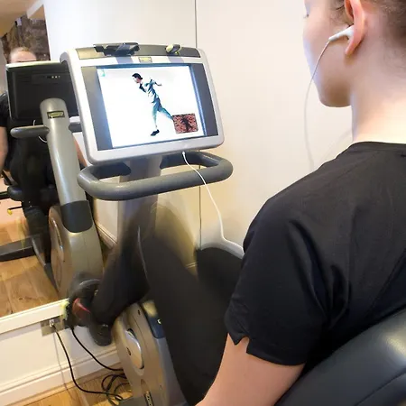 Salutation & Hotel 4*