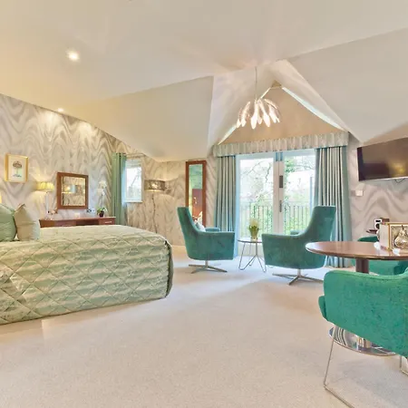 Hotel Salutation & 4*