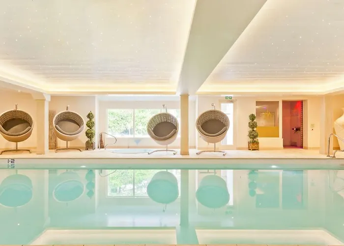 Salutation & فندق