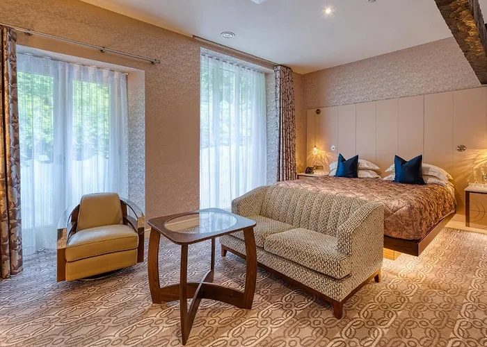 Hotel Salutation & 4*