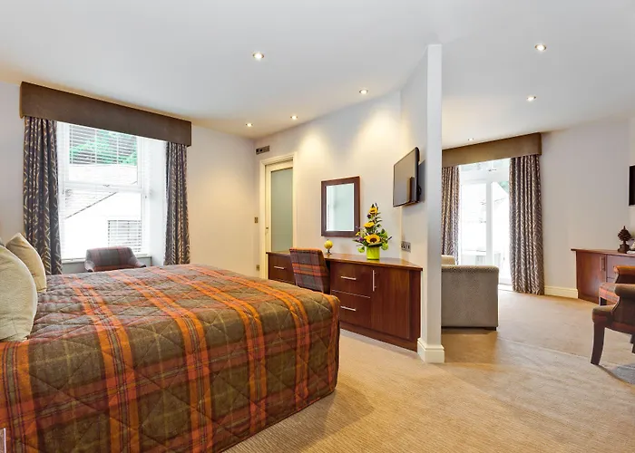 Salutation & Hotel 4*