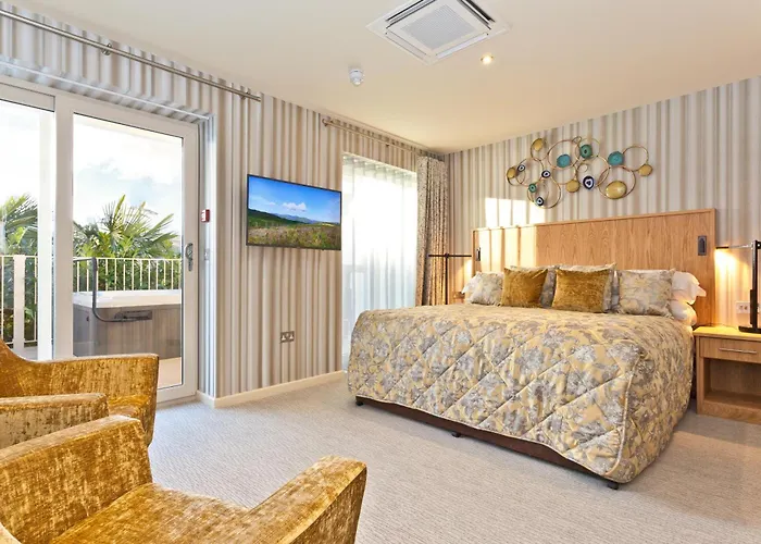 Salutation & Hotel 4*