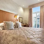 Salutation & Hotel 4*