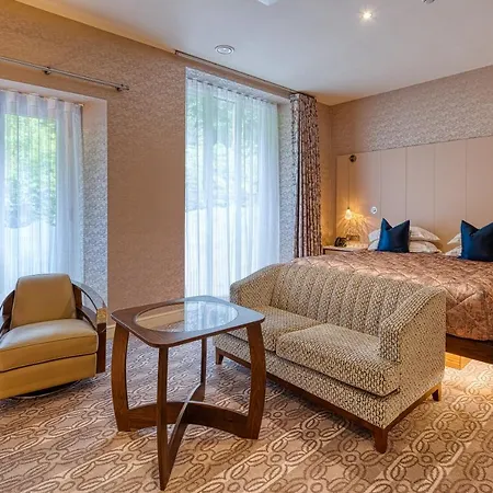 Hotell Salutation & 4*