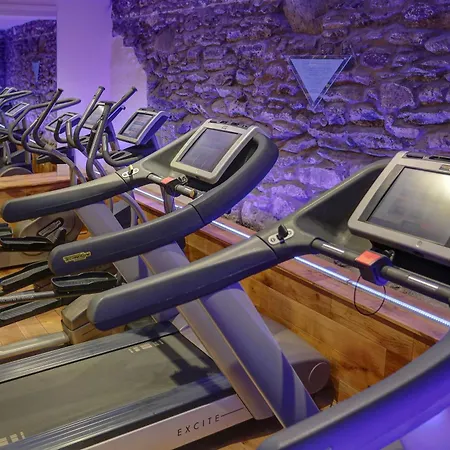 Salutation & Hotell 4*